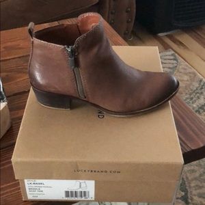 Lucky Brand Brindle Goat Tide Size 6